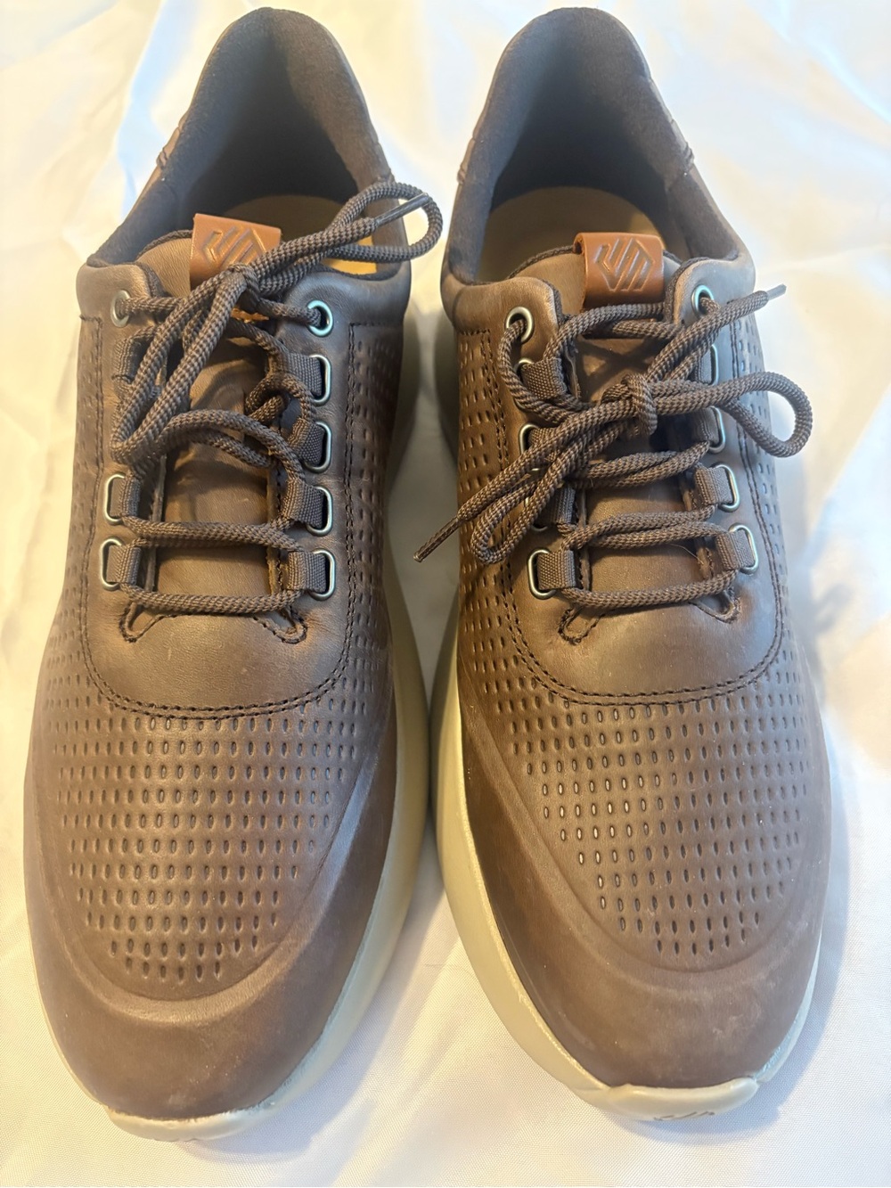 Johnston & Murphy Men's 9.5M Brown Perforated Leather Uplink TRUFOAM Sneakers